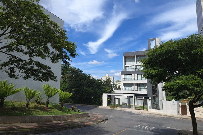 Studio novo e charmoso no coração nobre do Buritis