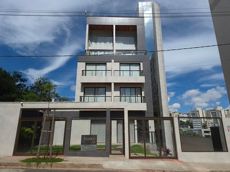 Studio novo e charmoso no coração nobre do Buritis